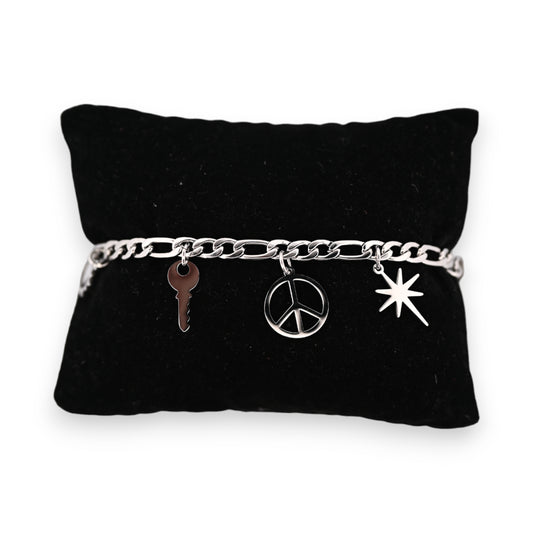 Bracelet acier argenté breloques diverses