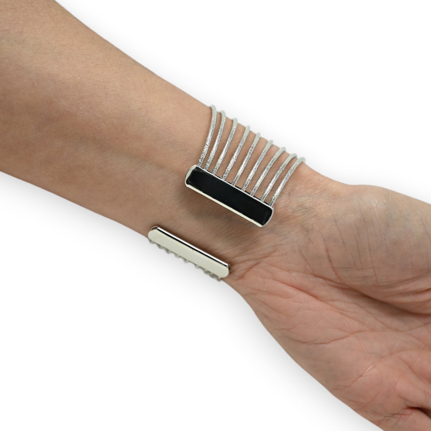 Bracelet manchette argenté fines bandes ajourées