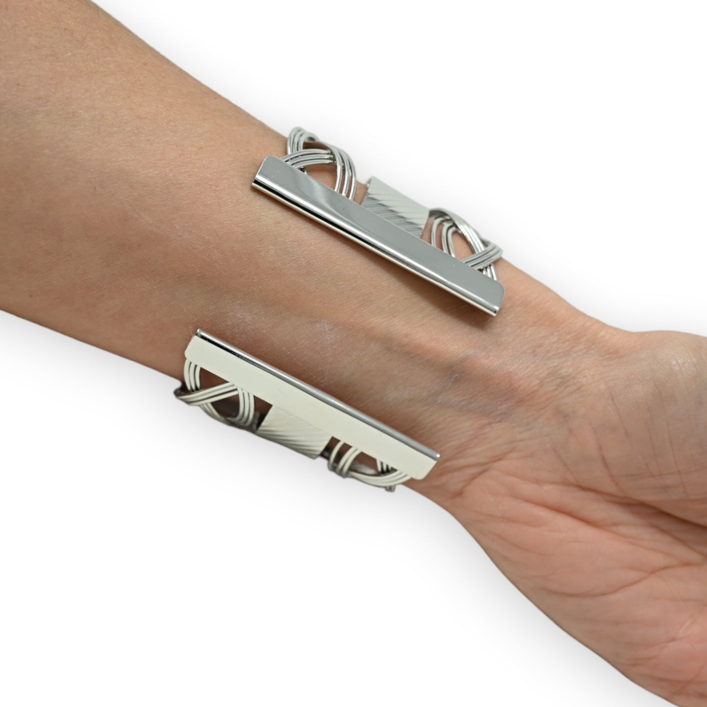 Bracelet manchette argenté graphisme courbes