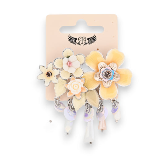 Broche épingle bouquet floral nuances beige