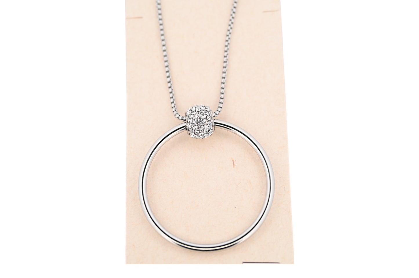 Collier acier argenté cercle ajouré et charms strass