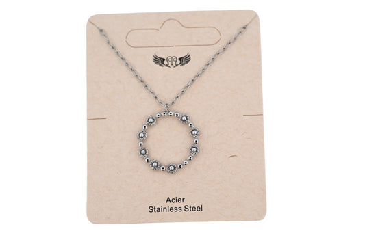 Collier acier argenté couronne de fleurs et de petites perles grises