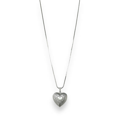 Collier fantaisie argenté médaillon coeur qui s'ouvre