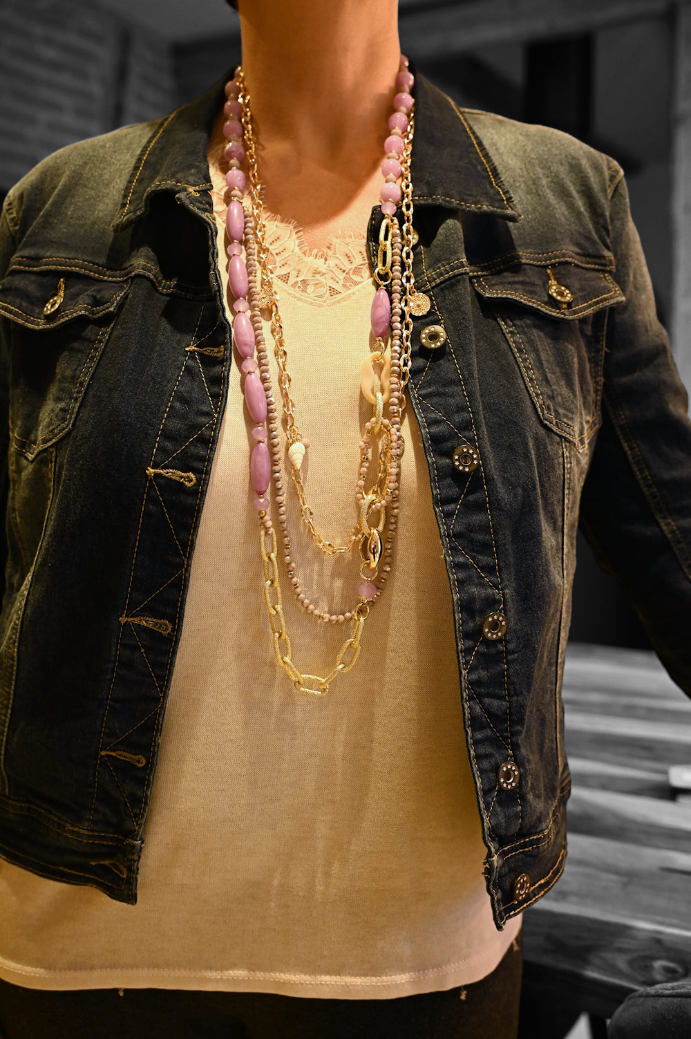 Collier sautoir fantaisie multi rangs doré et lilas