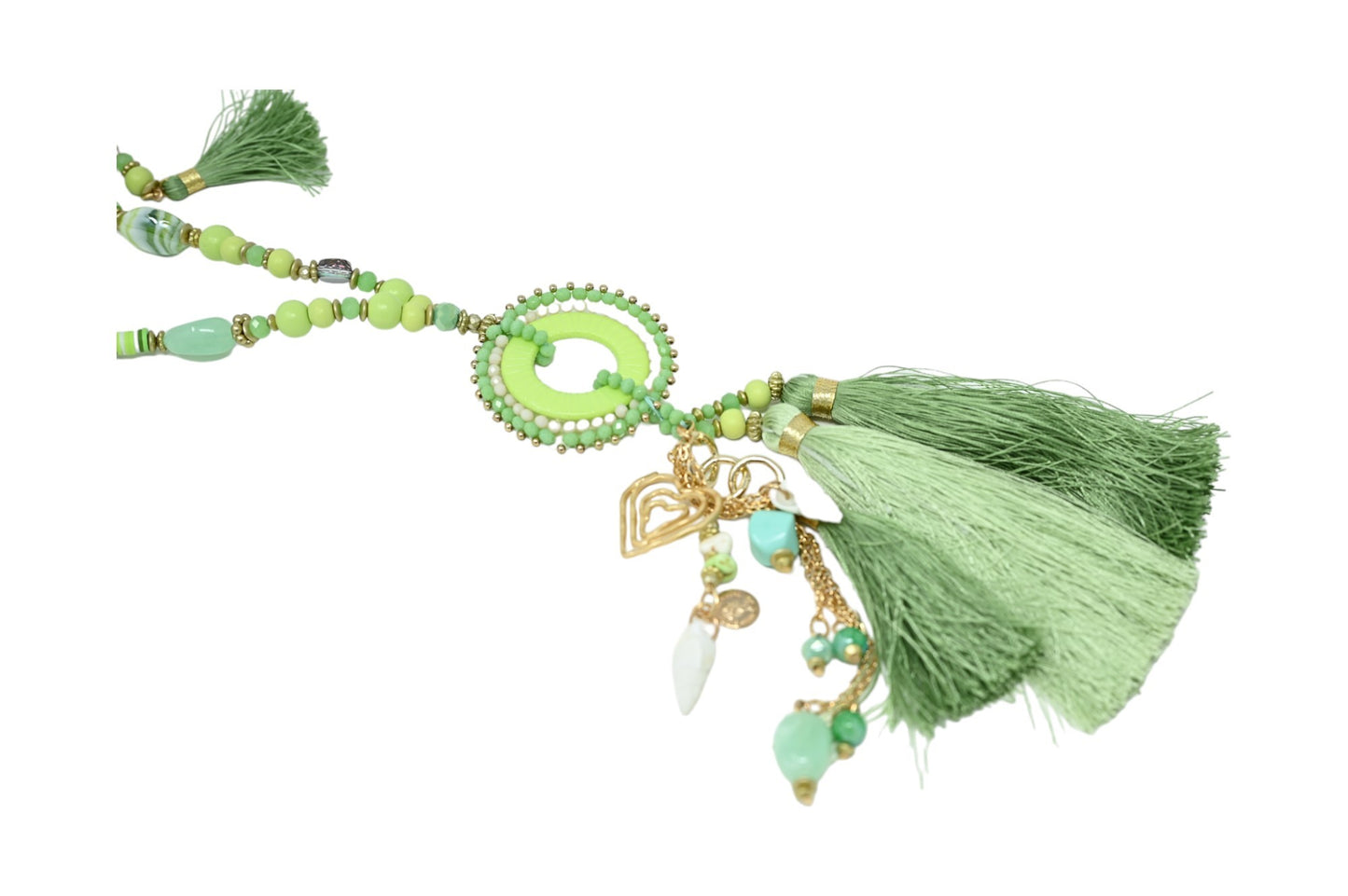 Collier sautoir fantaisie nuances vert médaillon rond pompons et breloques