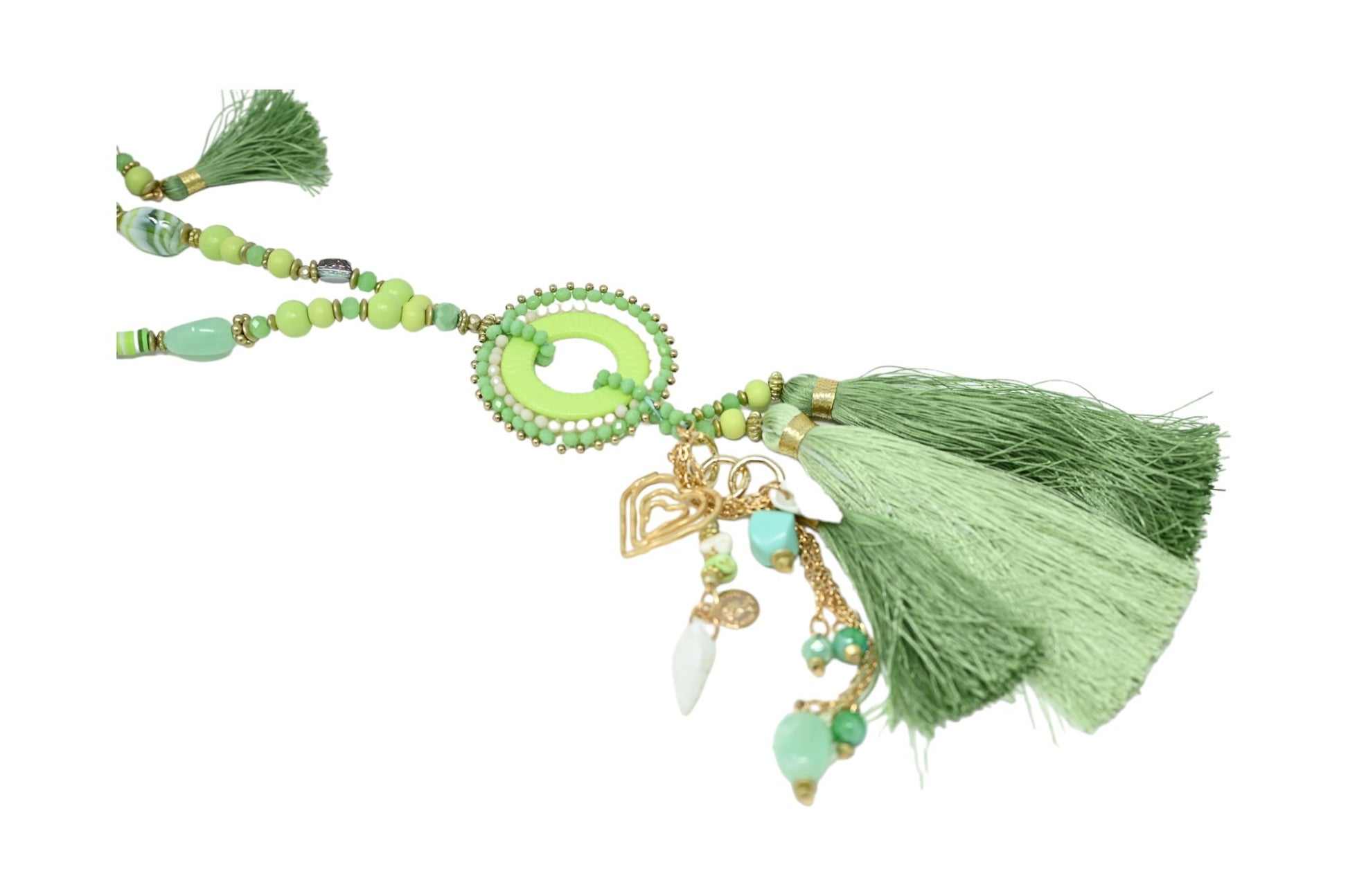 Collier sautoir fantaisie nuances vert médaillon rond pompons et breloques