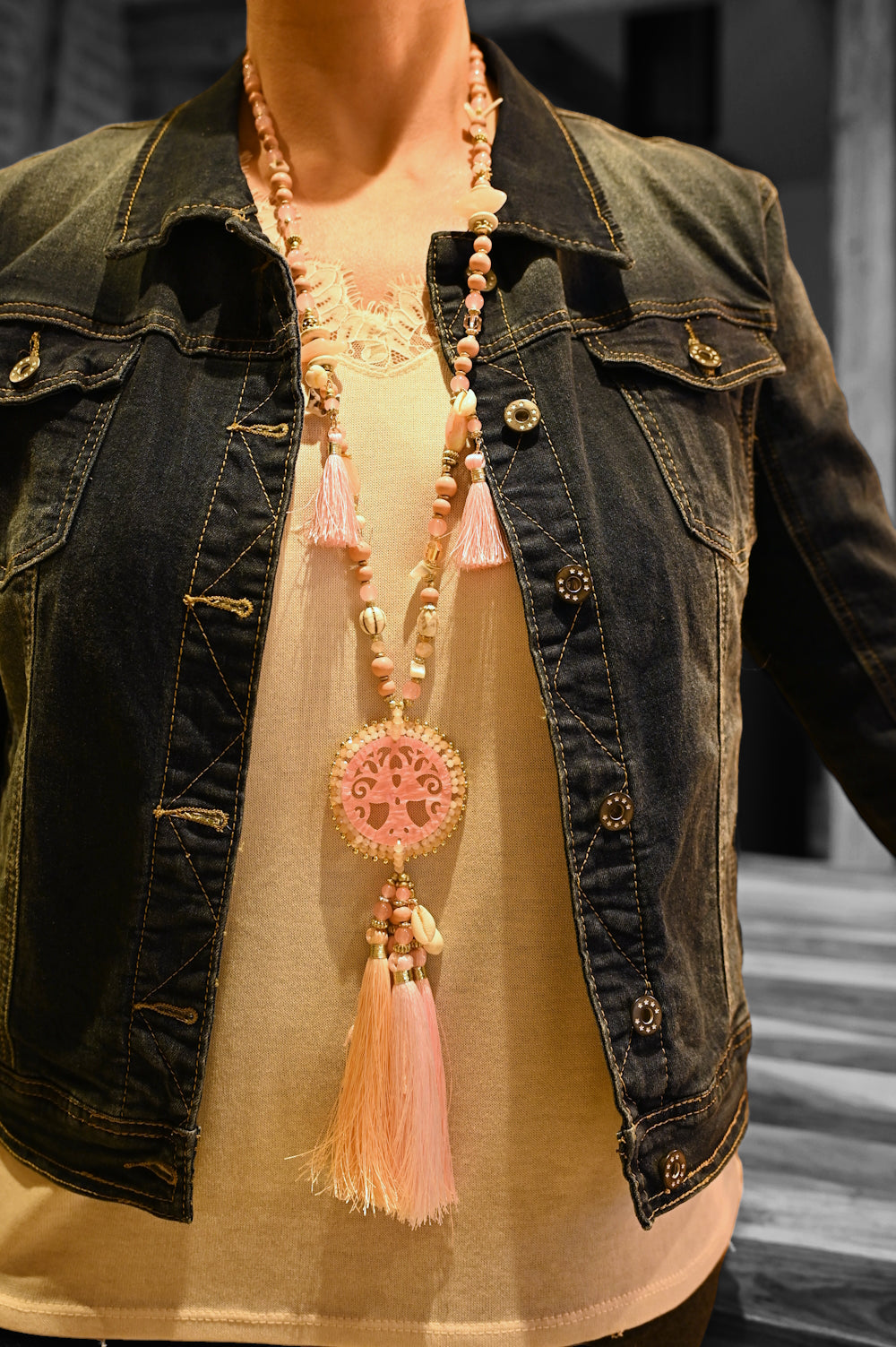 Collier sautoir fantaisie rose médaillon arbre de vie