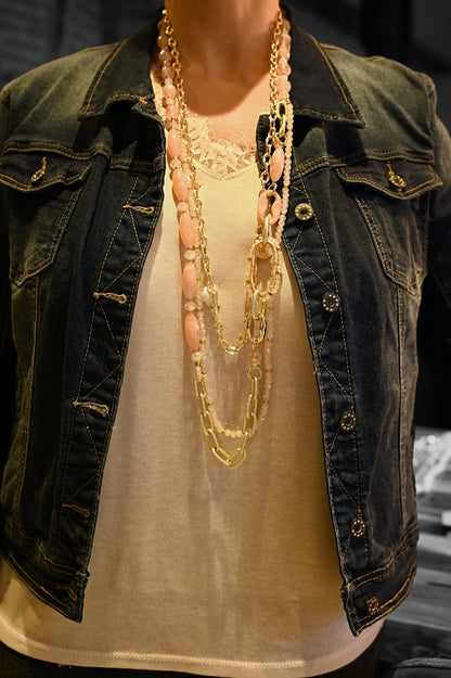 Collier sautoir fantaisie multi rangs doré et rose tendre