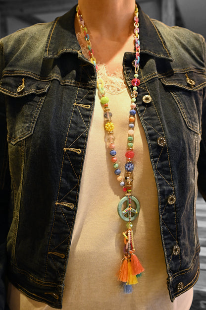 Collier sautoir multicolore médaillon peace and love