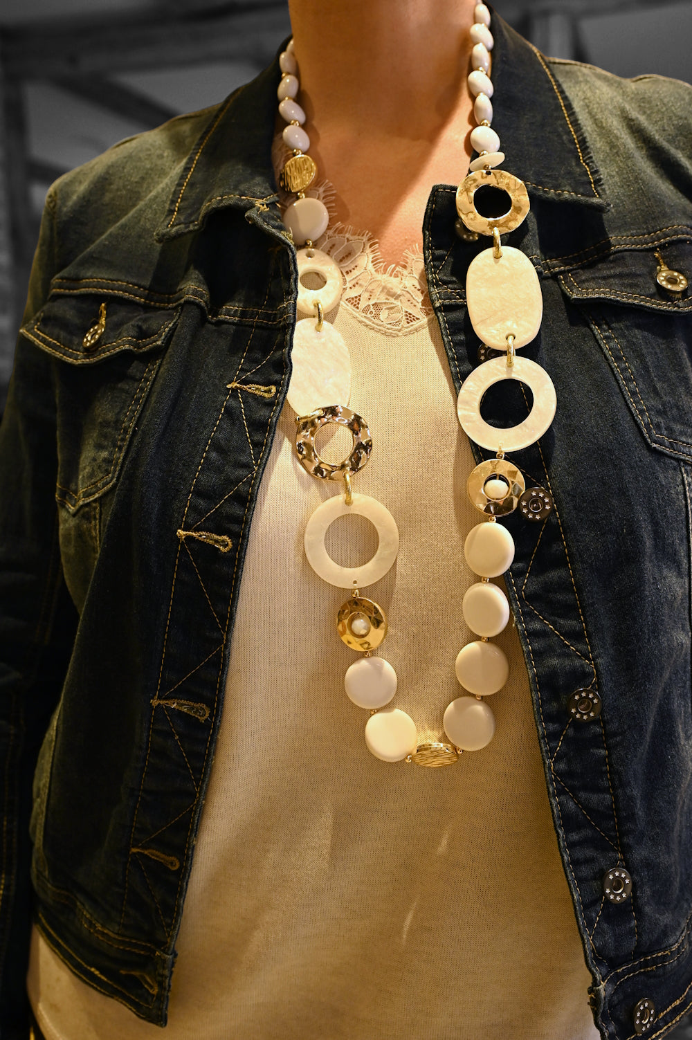 Collier sautoir vintage nuances blanches