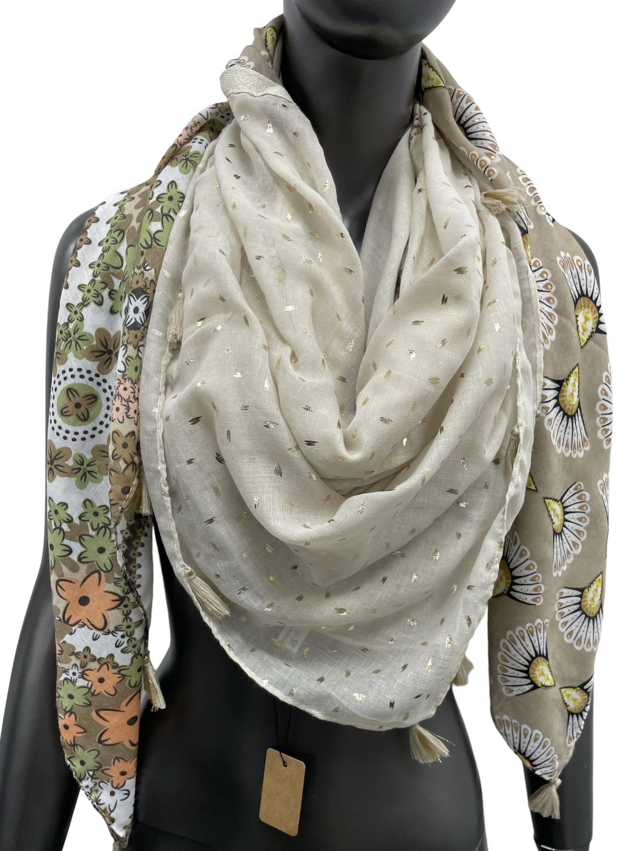 Foulard carré patchwork imprimé fleurs et queue de paon beige