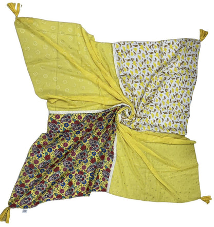 Foulard carré patchwork imprimé fleurs et tête de morts jaune vif