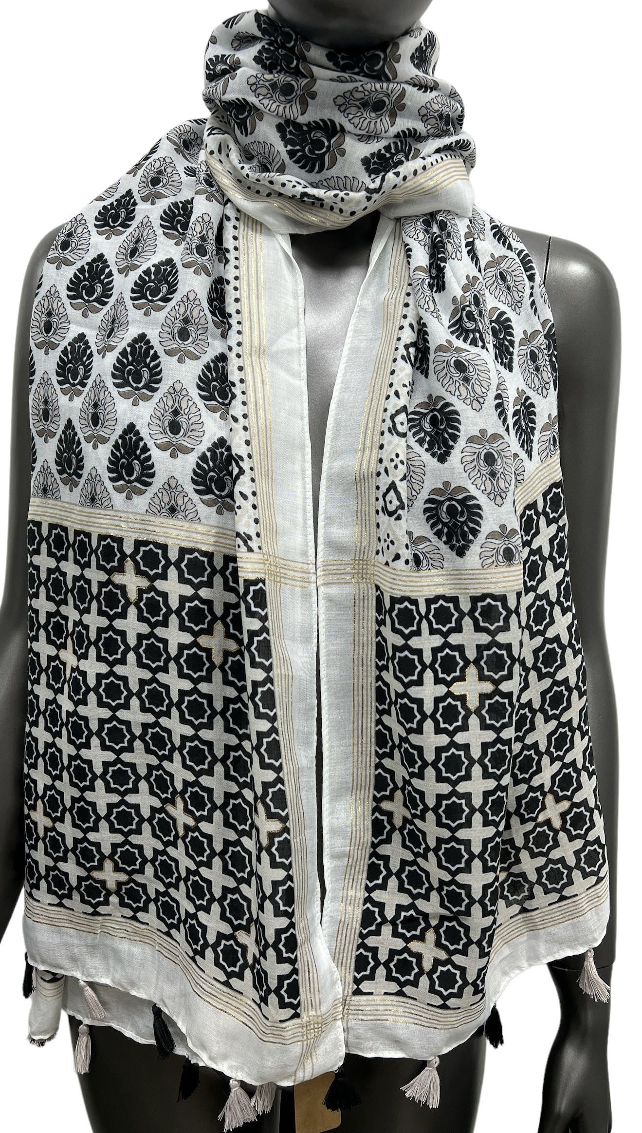 Foulard ethnique à détails dorés et pompons