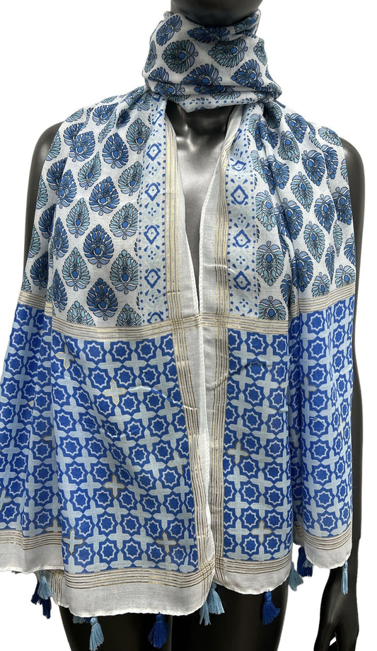 Foulard motif ethnique nuance bleu