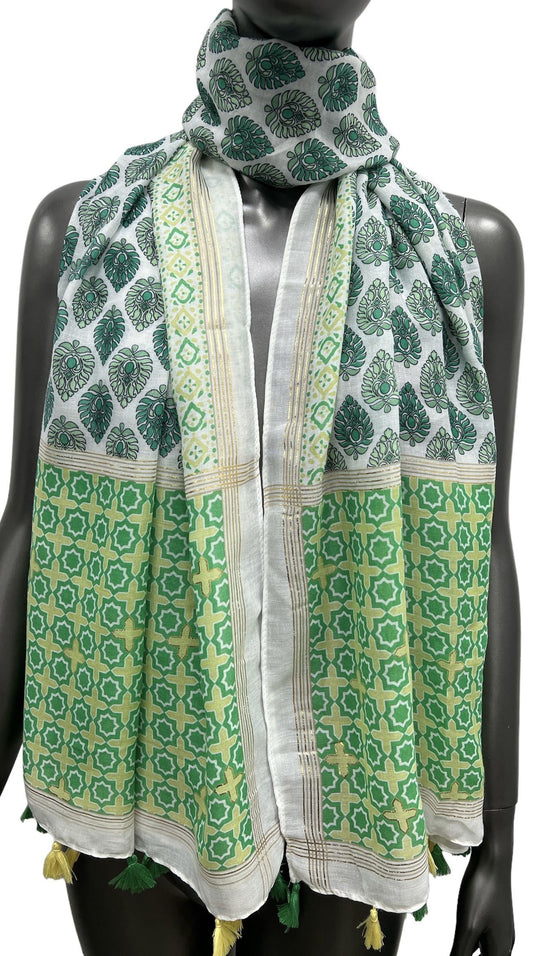 Foulard motif ethnique nuance vert