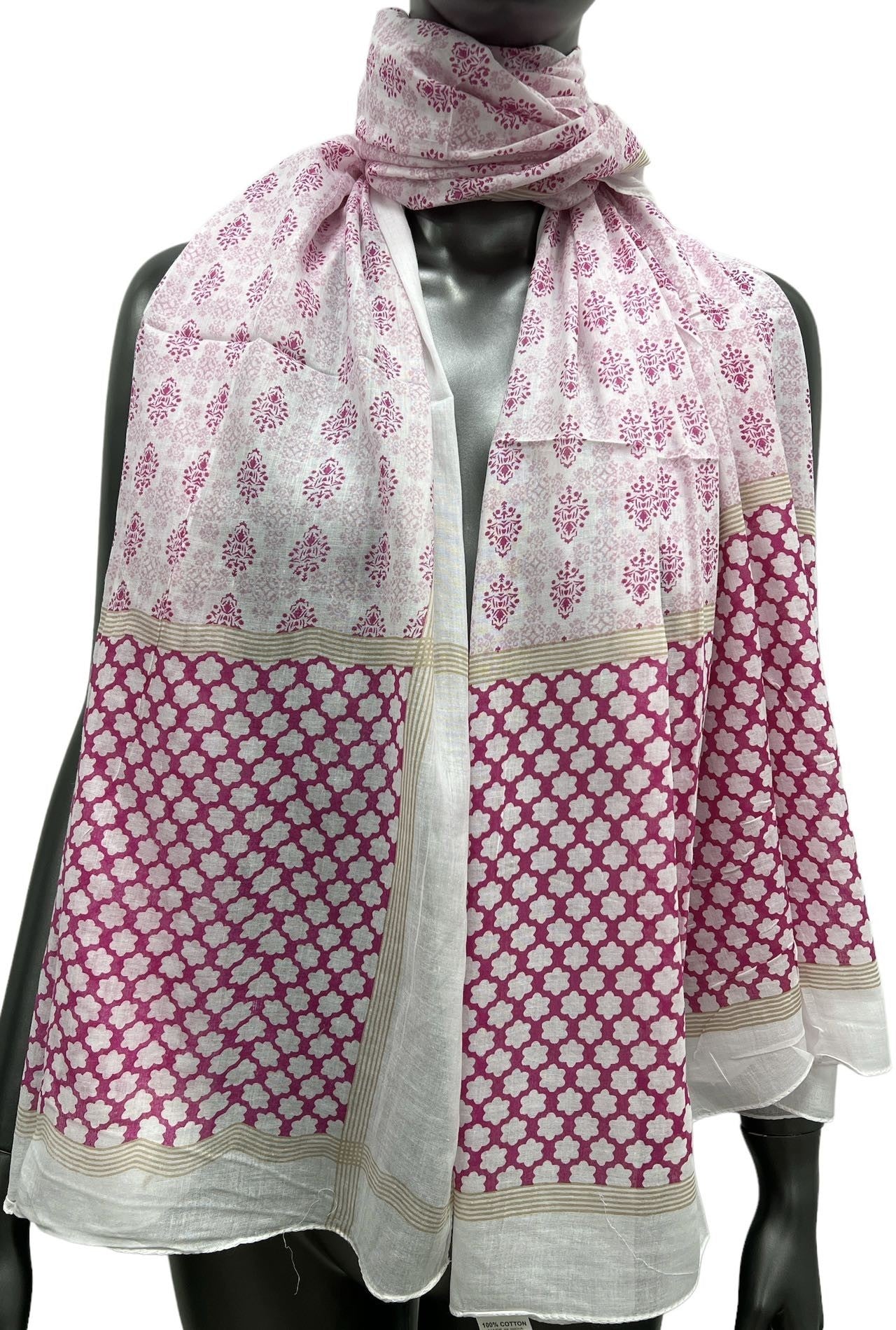Foulard motifs fleurs tendance framboise