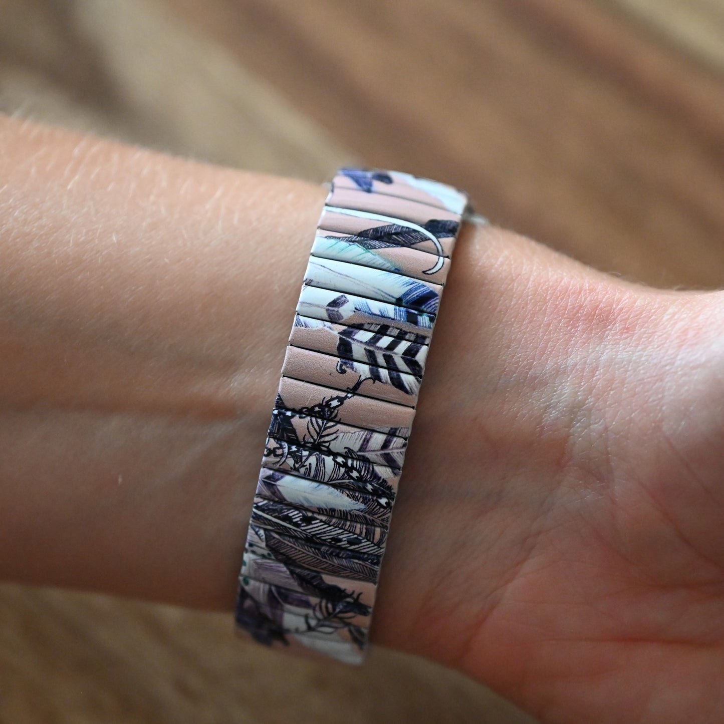 Montre Ernest  plume fond saumon